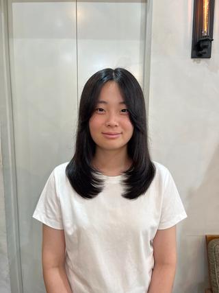 ロング レイヤーカット✩. しみずこなねのヘアスタイル
