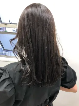 ミディアム 寒色/ベージュヘア ブリーチありMiOのヘアスタイル