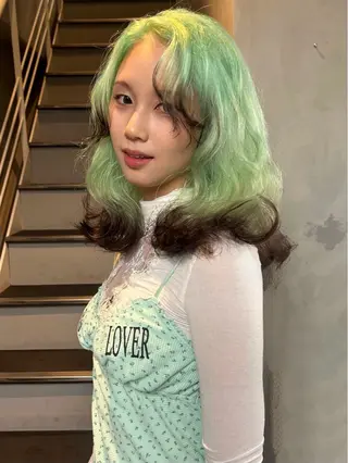 セミロング XENA 渋谷店のヘアスタイル