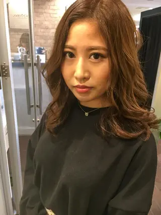 セミロング カラー 髪質改善ハッシュフェ イスレイヤーYASUのヘアスタイル