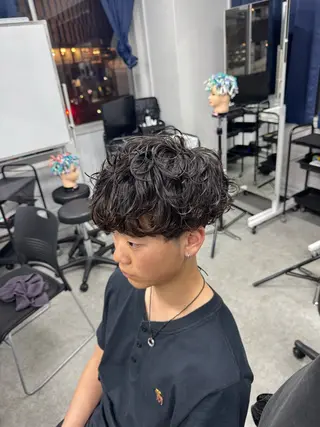 パーマ メンズ ツイスパ/シャドウ MANARUのヘアスタイル