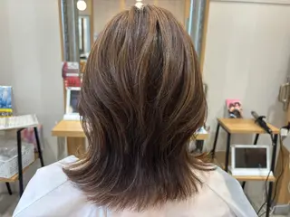 セミロング カラー かわにし ゆきのヘアスタイル