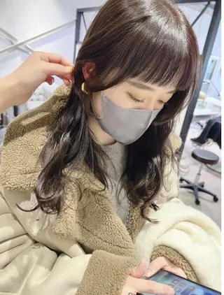 セミロング mayu🤍 透明感カラーのヘアスタイル