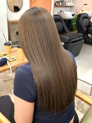 セミロング カラー まさと透明感ベージュ カラーレイヤーカットのヘアスタイル