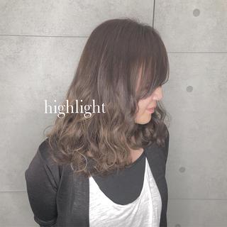 ミディアム 岸川 恭子のヘアスタイル