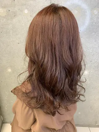 ロング カラー 梅本 有希のヘアスタイル