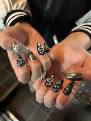 ネイル 🪐富島彩夏 /海外nail🪐のネイルデザイン