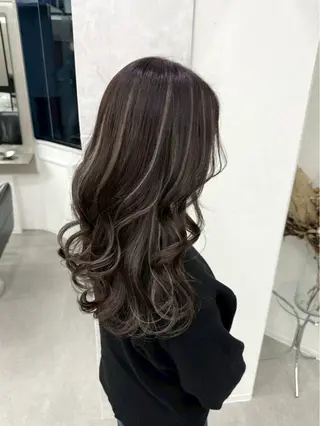 カラー 志垣 真衣のヘアスタイル