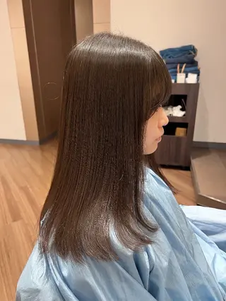 セミロング 中高下 由真のヘアスタイル
