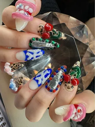 ネイル YOKOSUKA NAILS💅🩶のネイルデザイン
