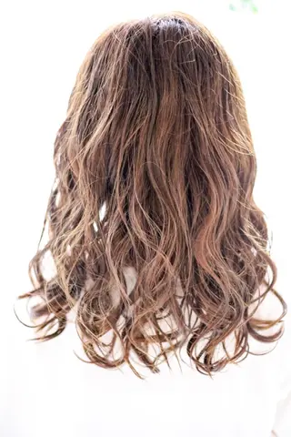 ロング 伊藤 裕貴のヘアスタイル