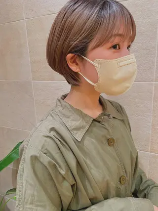 ショート 白髪ぼかしハイライト 脱白髪染めのヘアスタイル