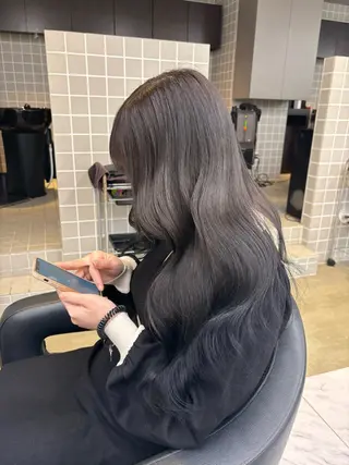 ロング カラー 抜け感レイヤー︴ ニュアンスカラーのヘアスタイル