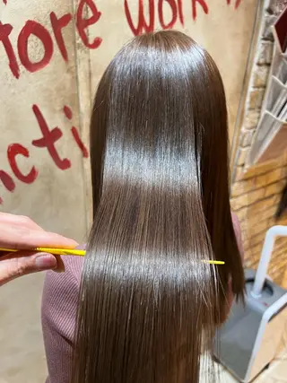 セミロング 艶髪🫧髪質改善 縮毛矯正✨影山湧市のヘアスタイル