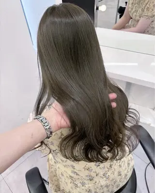 ロング オリーブカラー/ 透明感/まいのヘアスタイル