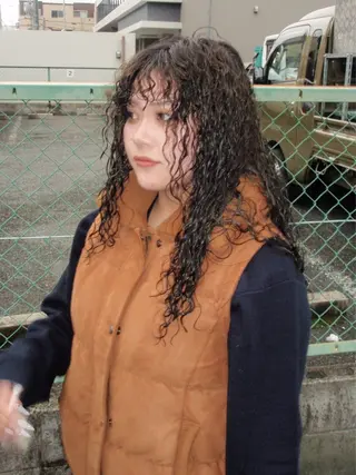 ロング カラー パーマ 透明感艶カラー/ リュウジンキョウカのヘアスタイル