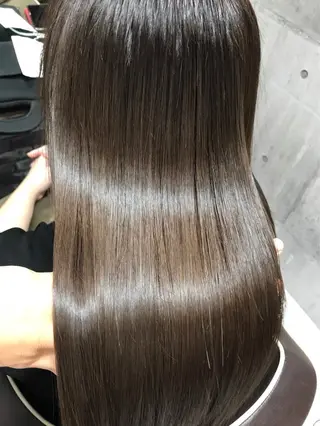 セミロング カラー LOCO Aikaのヘアスタイル