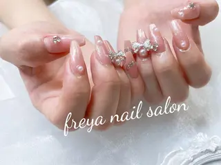 ネイル Freya トウのネイルデザイン