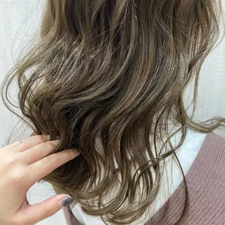 ロング カラー 🫧透け感⋆艶髪💎 山口アヤカのヘアスタイル