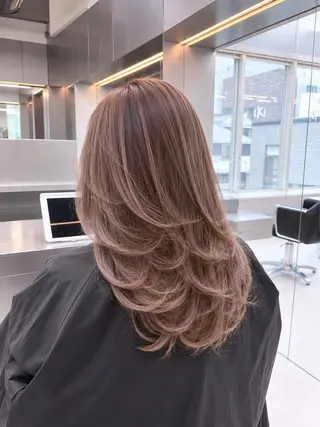 セミロング 🫧バレイヤージュ/ ハイトーン/ミズキのヘアスタイル