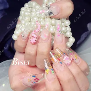 ネイル 🦋 Queenieのネイルデザイン