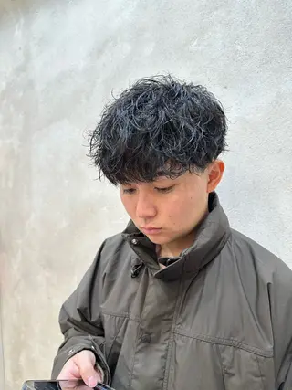 ショート パーマ メンズ 山﨑 結太のヘアスタイル