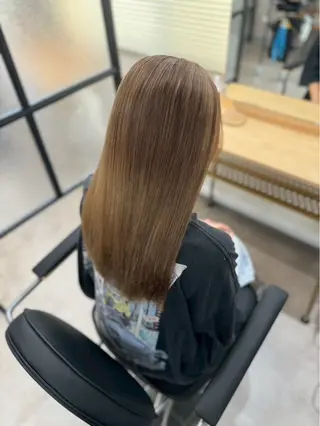 セミロング TELAHAIR 伊藤 咲里奈のヘアスタイル