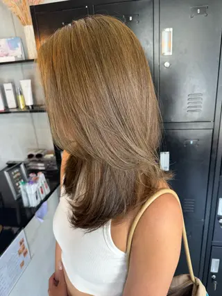 ロング カラー 安住 日花のヘアスタイル