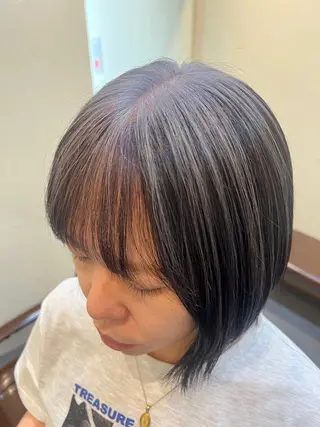 ミディアム カラー 箕浦 萌華のヘアスタイル