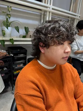 ミディアム パーマ メンズ 似合う髪型見つけます AYAKAのヘアスタイル