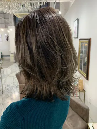 ミディアム エクステ(レミー毛) NINEのヘアスタイル