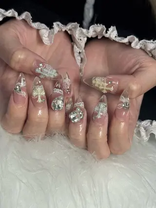 ネイル LAVISH 大和店 emi・:*+のネイルデザイン