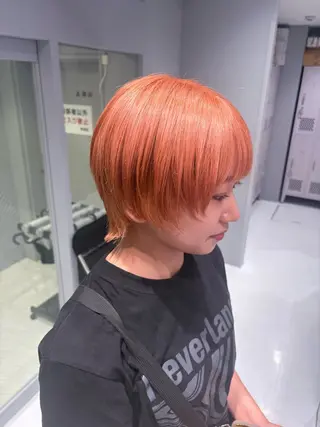ショート カラー 菜々🦖新宿 ケアブリーチのヘアスタイル