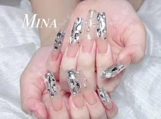 ネイル 🦋 Queenieのネイルデザイン