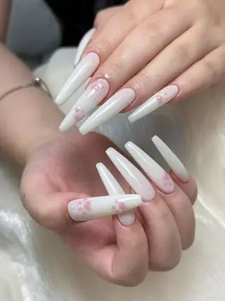 ネイル Kara🌻マツエク &Nailサロン💛のネイルデザイン
