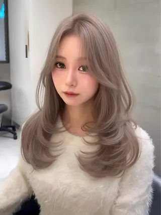 セミロング カラー Lond Le'a /ハイトーンカラーのヘアスタイル