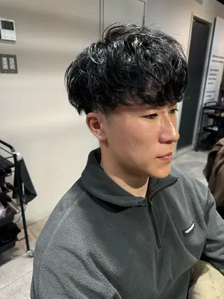 ミディアム パーマ メンズ 似合う髪型見つけます AYAKAのヘアスタイル