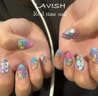 ネイル LAVISH 大和店 emi・:*+のネイルデザイン