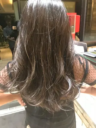 カラー ARMONY秋山輝也 コテ巻き風パーマ特化のヘアスタイル