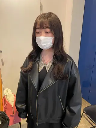セミロング カラー MIOベージュカラー 柔らかいカラーのヘアスタイル