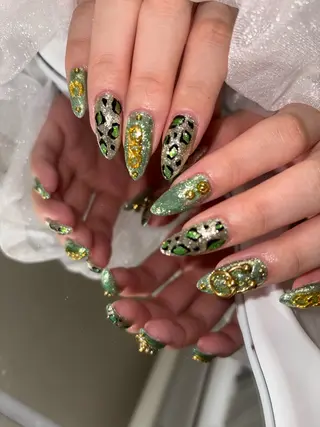 ネイル toyvenail 🖤enaのネイルデザイン