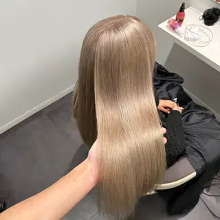 セミロング カラー 💫艶ハイトーン×髪 質改善💫リュウトのヘアスタイル