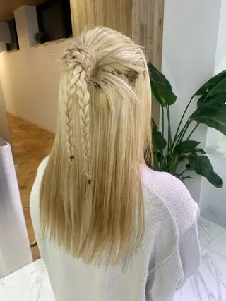 ロング 都筑 莉佳子のヘアスタイル