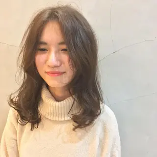 セミロング 金子 歩実のヘアスタイル