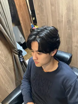 パーマ メンズ ワガ カズマのヘアスタイル