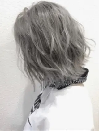 カラー 堤 麻衣子のヘアスタイル