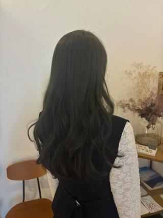 ロング カラー 吉岡 茉穂のヘアスタイル