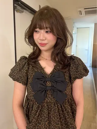 ミディアム カラー mizuki/ピンク ベージュ.レイヤーのヘアスタイル