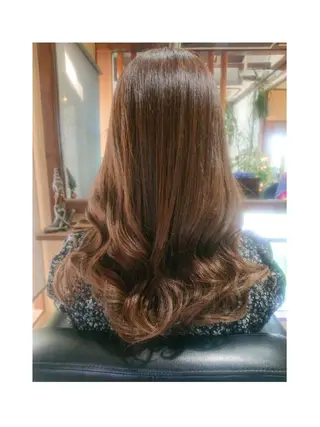 ロング カラー 青山 早智子のヘアスタイル