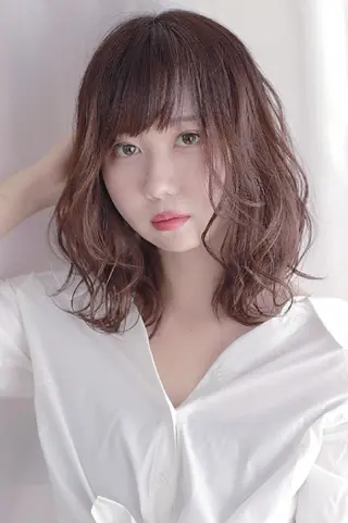 ミディアム カラー パーマ 伊藤 功士のヘアスタイル